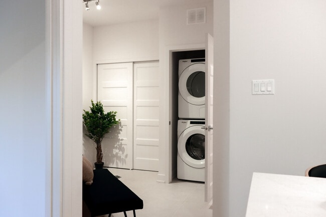 Interior Photo - Nox I