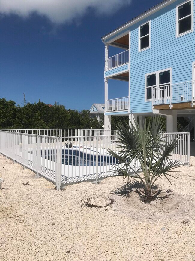 Building Photo - 211 Anglers Dr S