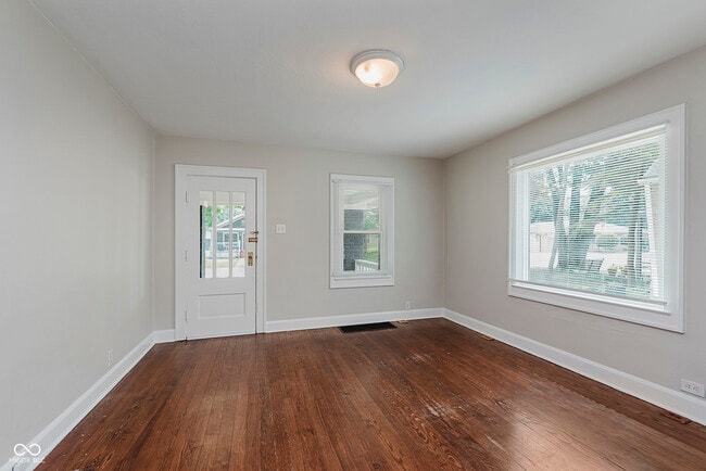 Building Photo - 6222 Kingsley Dr