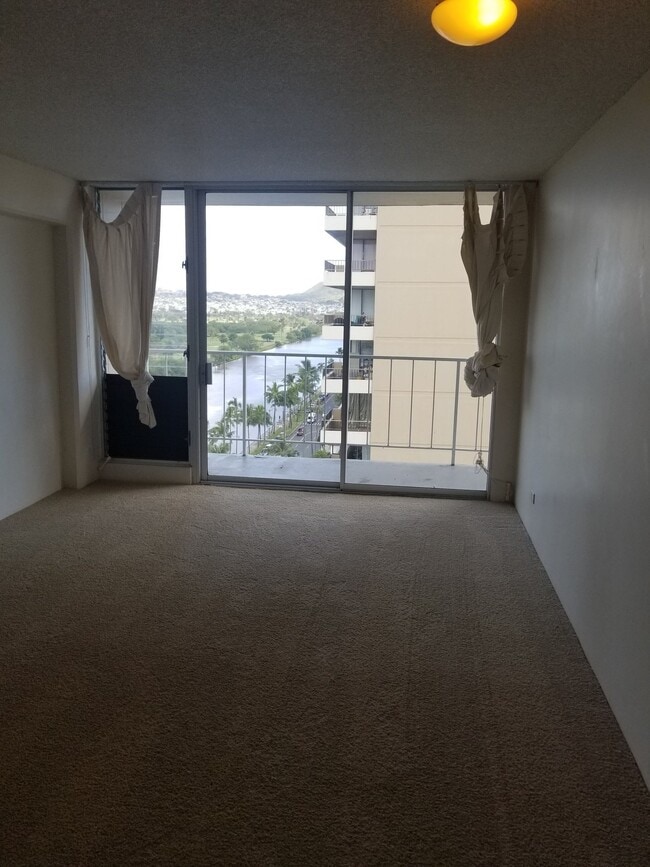 Building Photo - 2115 Ala Wai Blvd