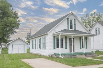 Building Photo - 106 W Pine St