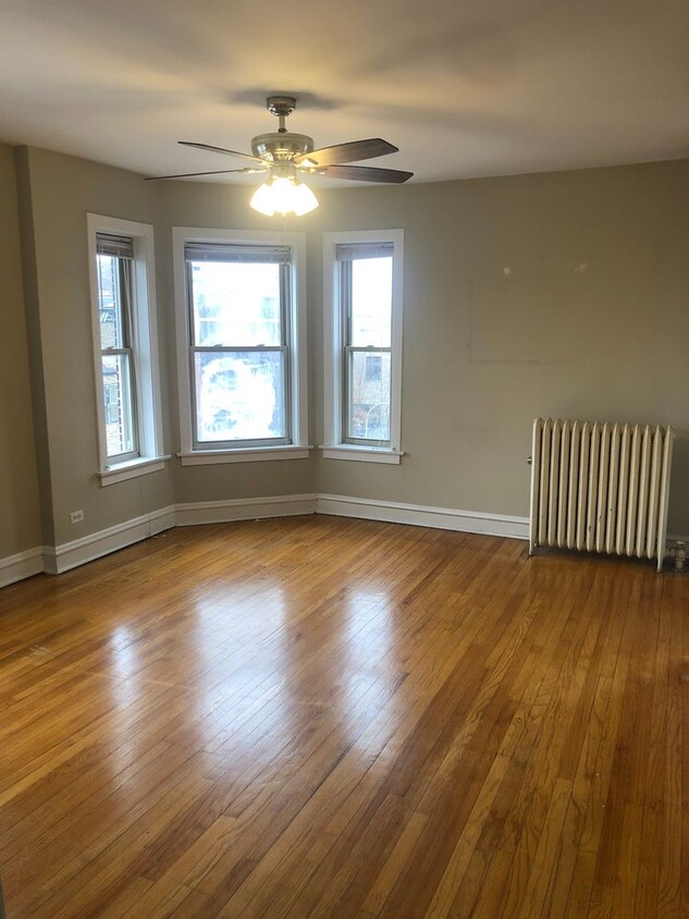 Foto principal - Wrigleyville – Big Bright Top Floor 1-Bedr...