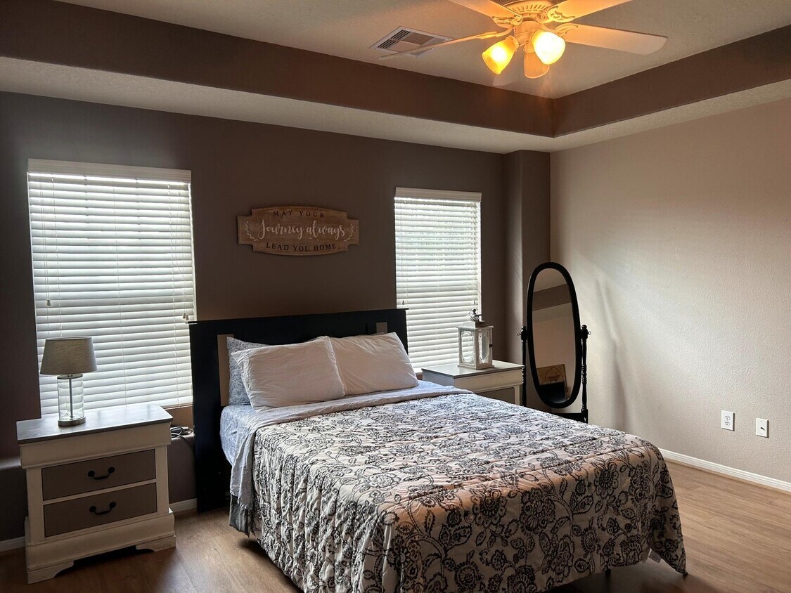 Foto principal - 2351 Urban Forest Ct