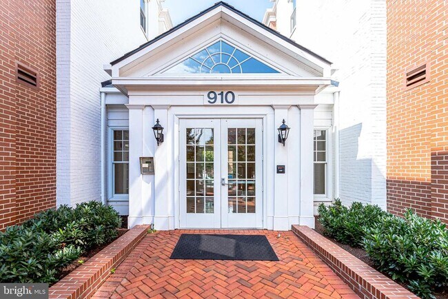 Foto del edificio - 910 Powhatan St