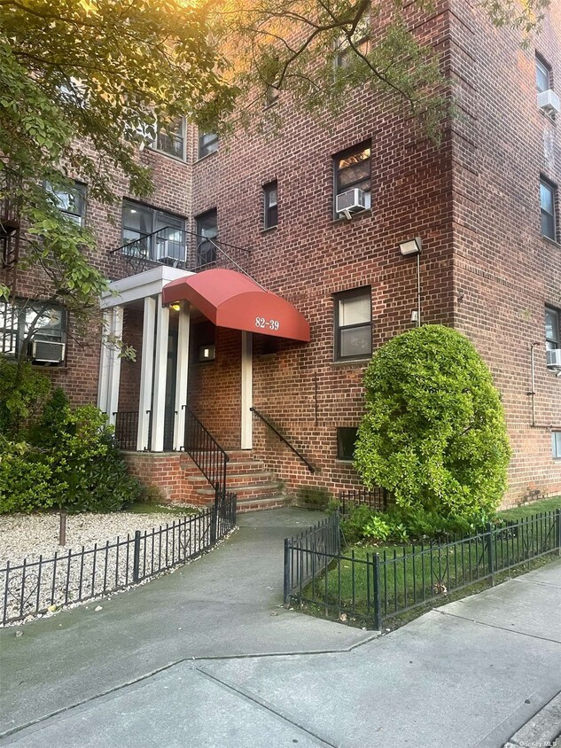 Foto principal - 82-35-82134 134th St