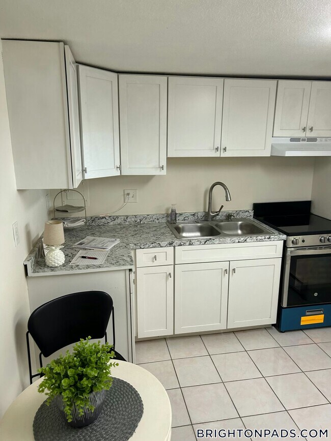 Building Photo - 365 Faneuil St