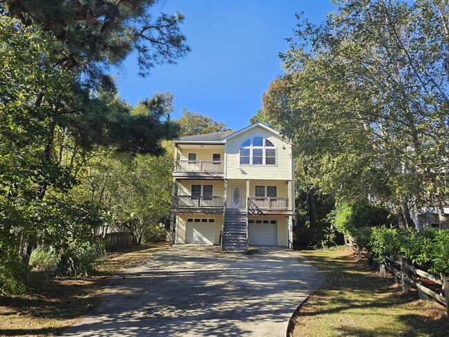 Building Photo - 237 Sir Richard E