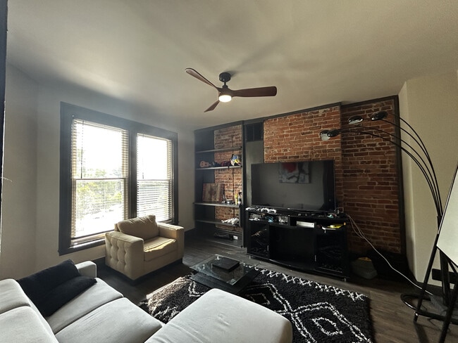 Building Photo - 2203 Kemper Ln