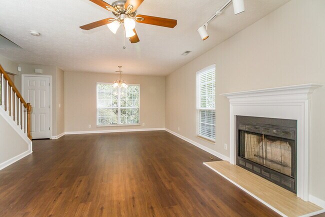 Foto del edificio - 3544 Glenfalls Dr