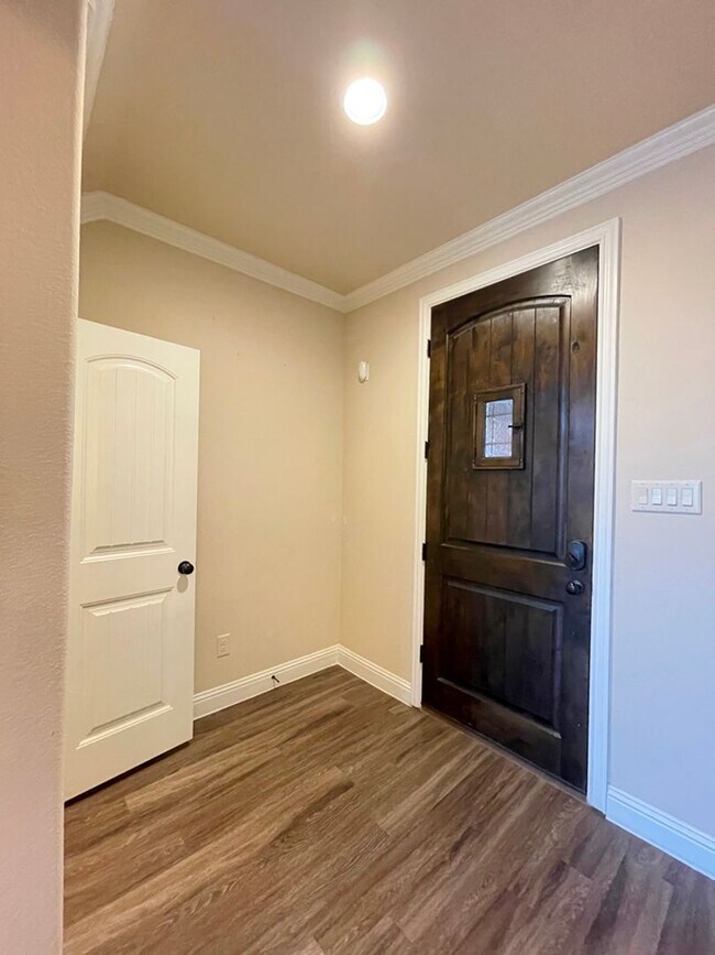 Foto del edificio - Beautiful two story home available in the Oak Creek subdivision!