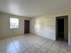 Building Photo - 918 Dryden Ave