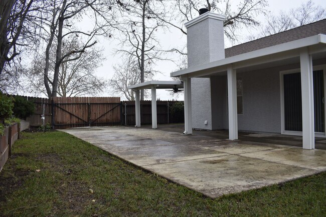 Foto del edificio - 8242 Heath Peak Pl