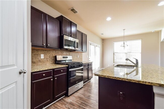 Building Photo - 2640 Cornwall Dr