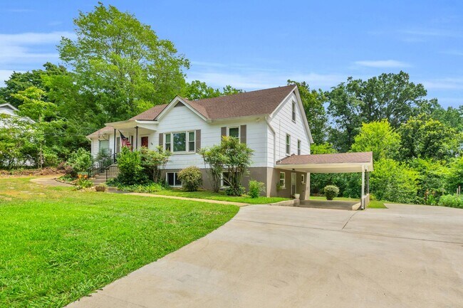 Building Photo - Easy Living in Red Bank!