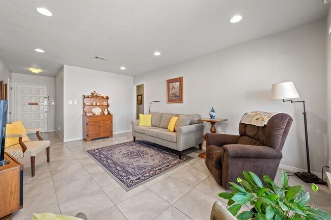 Building Photo - 2712 Thrushwood Dr