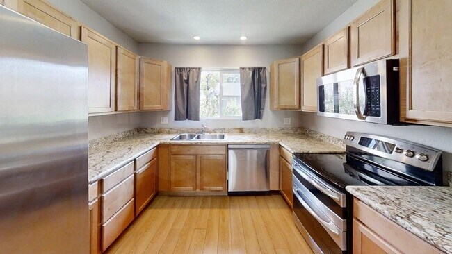 Building Photo - 2256 W Lindner Ave