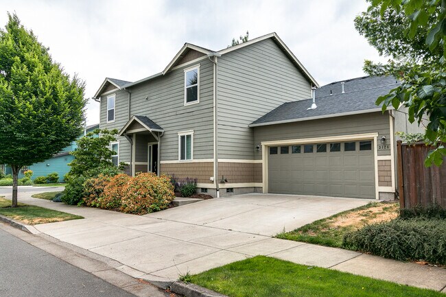 Foto del edificio - Beautiful 3-Bedroom, 2.5-Bath Home With Of...