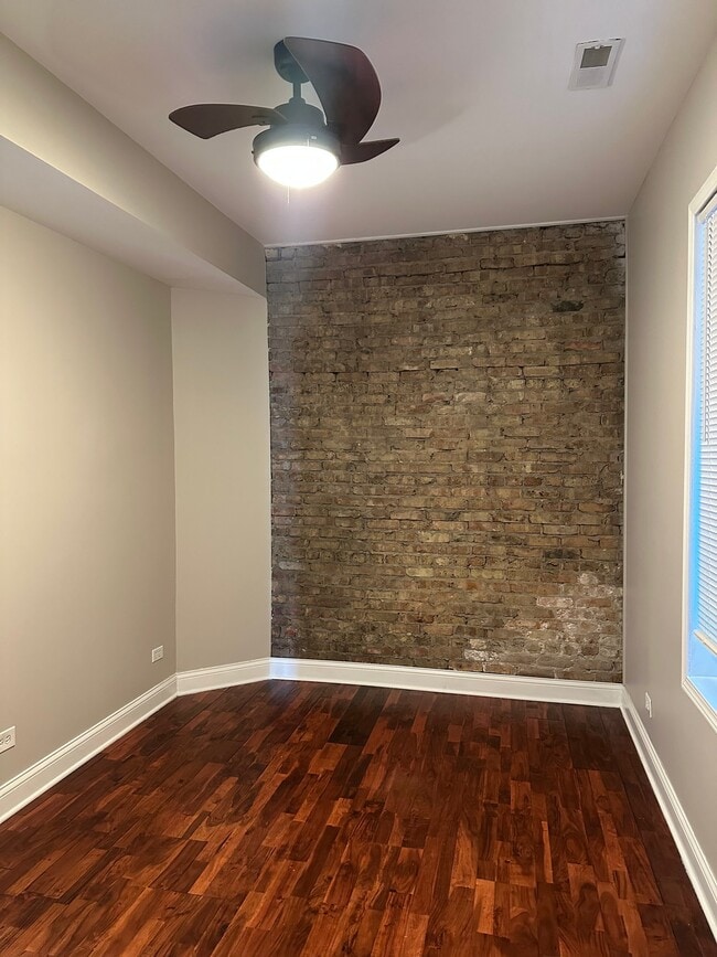 Foto del edificio - 4202 N St Louis Ave