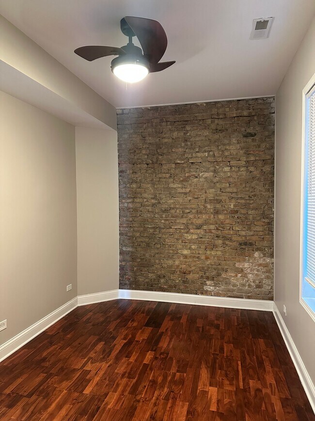 Photo - 4202 N St Louis Ave (Chicago, IL) Apartment