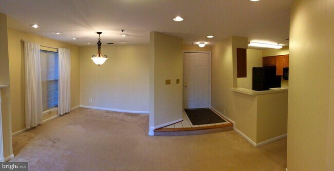 Foto del edificio - 1100 Quaker Hill Dr
