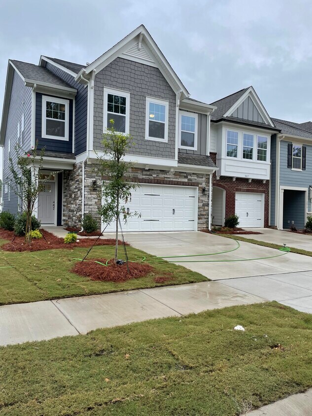 Primary Photo - 3015 Patchwork Ct