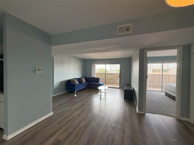 Building Photo - 8523 Hearth Dr