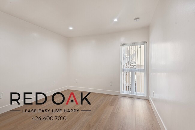 Foto del edificio - 17830 Sherman Way