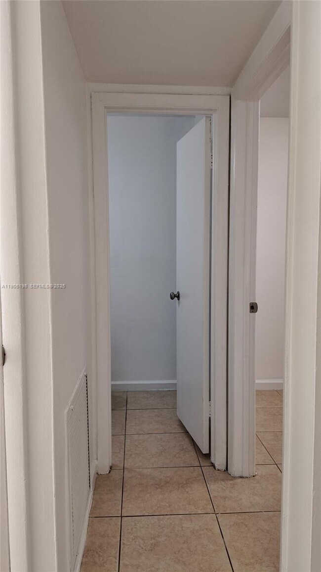 Foto del edificio - 3326 Farragut St