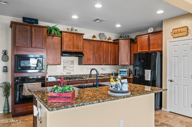 Foto del edificio - 42774 W Darter Dr