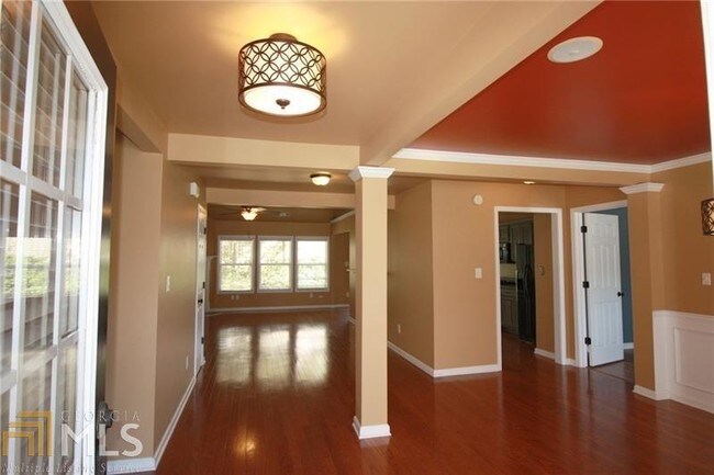 Building Photo - 2543 Walnut Tree Ln