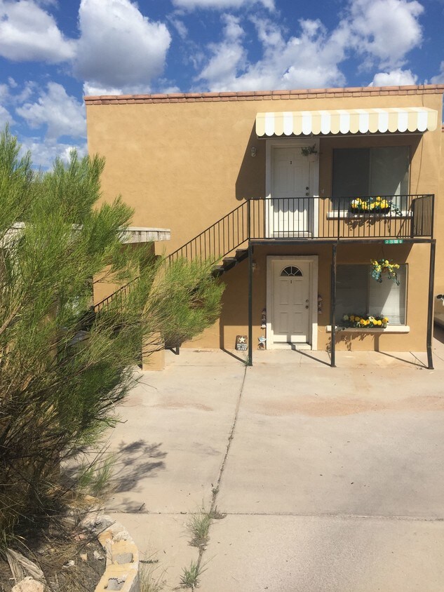 2536 N Corinthian Garden Dr, Nogales, AZ 85621 Condo for Rent in