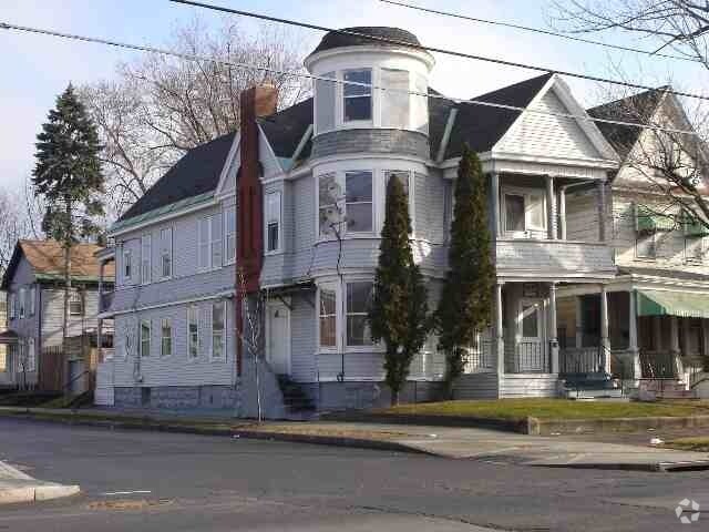 Building Photo - 817 State St
