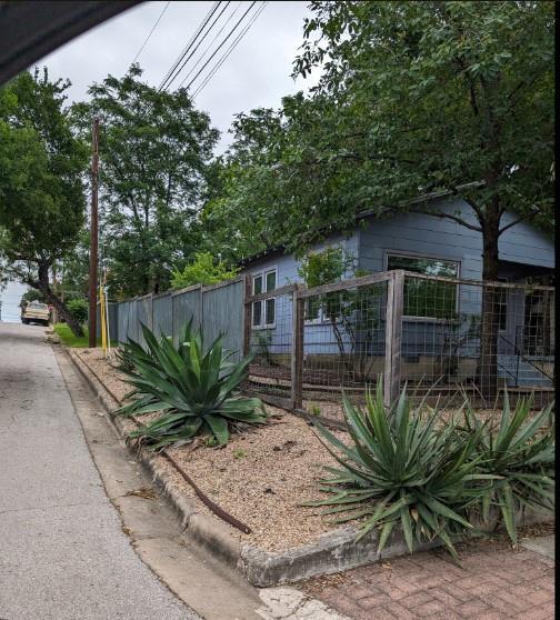 Building Photo - 1611 Singleton Ave