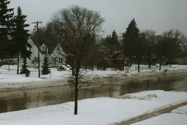 Vista alternativa del edificio - 3414 S 92nd St