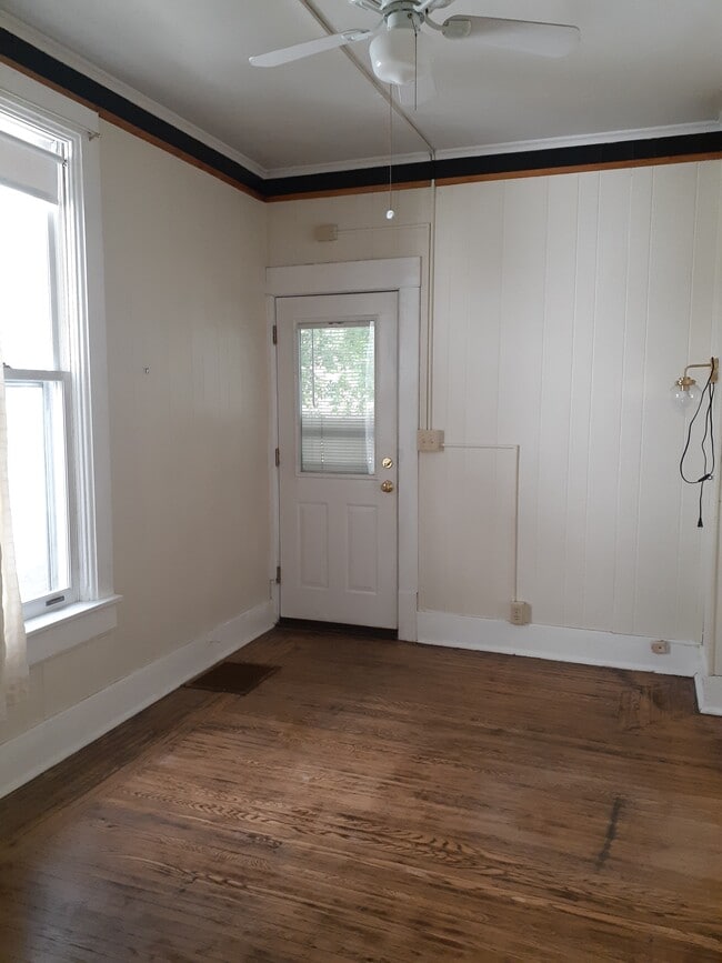 Living/sleeping room - 505 8th Ave SE