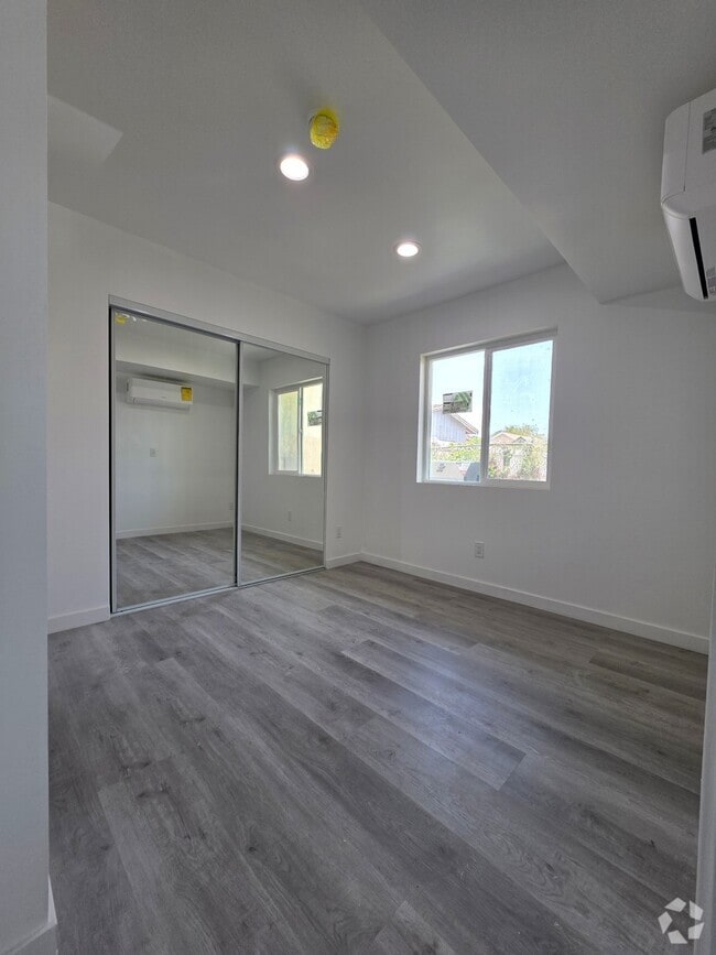 Building Photo - 635 W 51st St