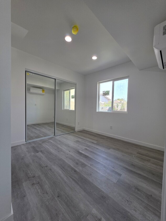 Foto principal - 635 W 51st St