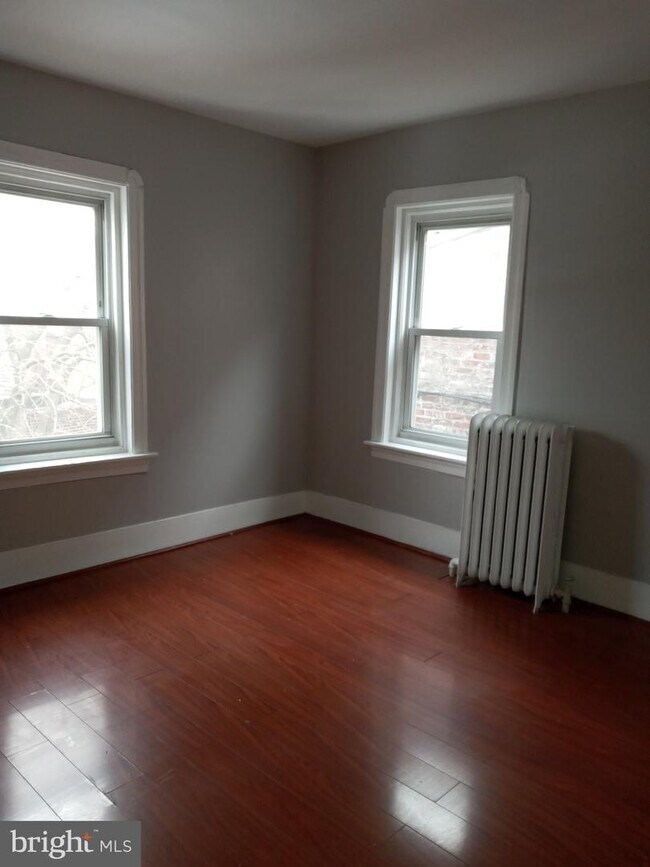 Building Photo - 1128 Everett St