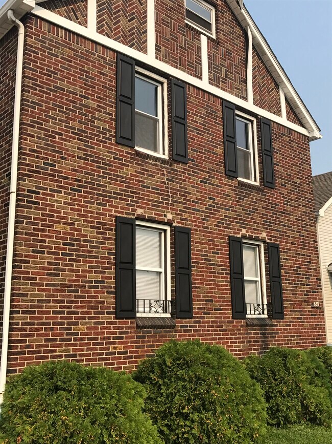 Foto del edificio - 669 Englewood Avenue
