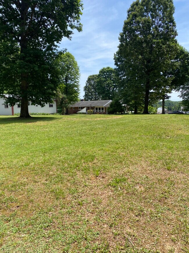 Foto del edificio - 18250 James Madison Hwy