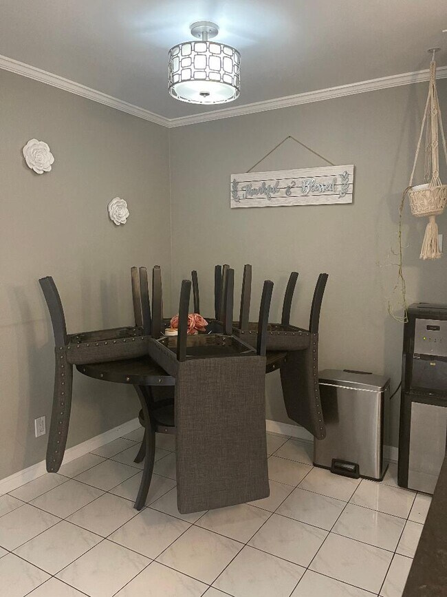 Building Photo - 2815 S Fairview St