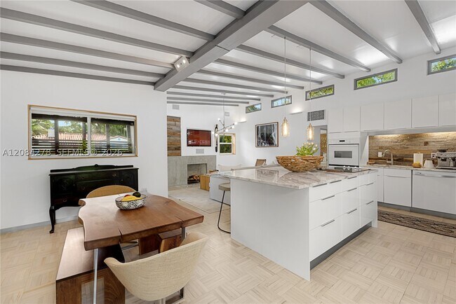 Foto del edificio - 8250 NE 8th Ct
