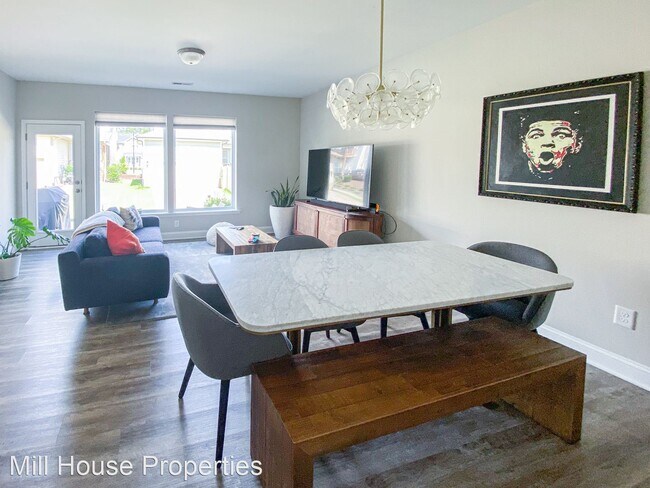 Building Photo - 2 br, 3.5 bath House - 140 Manordale Drive