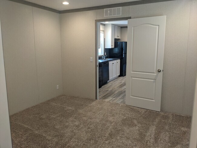 Building Photo - 3617 N Grand Ave E