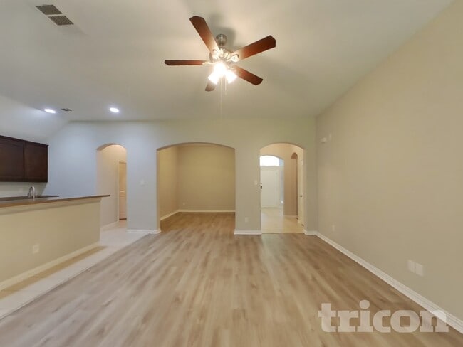 Building Photo - 207 Range Rd