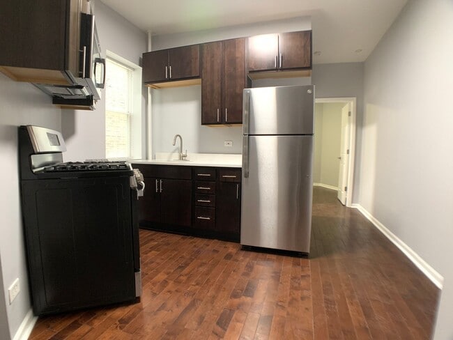 Building Photo - Updated Studio in Prime Logan Square Location