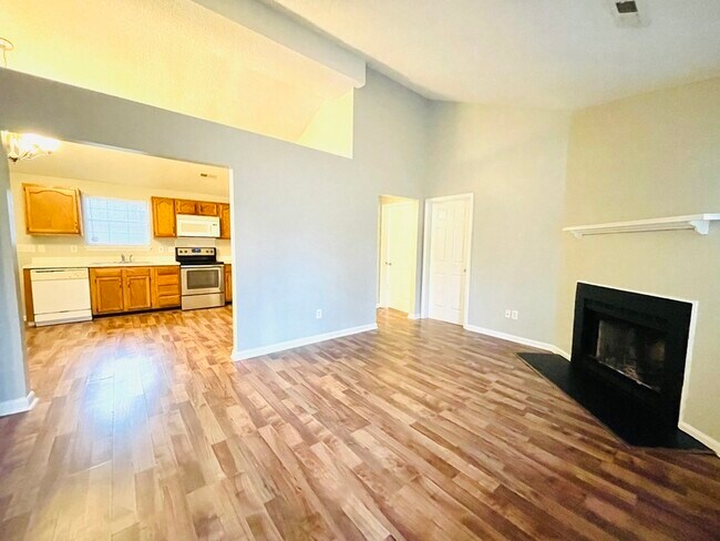 Building Photo - 1228 Woodland Dr