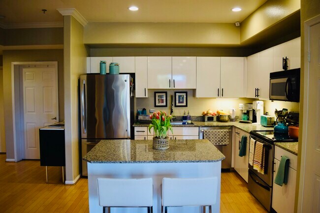 Foto del edificio - 1643 Sixth Ave