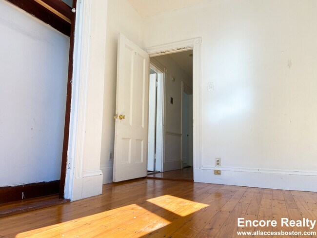 Foto del edificio - 13 Sachem St