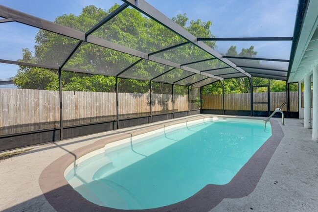 Photo - 128 Loredo Ln House